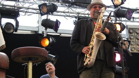 Joe Lovano og Truls Rønning på P2-direkten i Alexandraparken (Foto: Erling Wicklund/NRK) Joe Lovano og Truls Rønning på P2-direkten i Alexandraparken (Foto: Erling Wicklund/NRK)