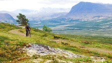Sykkel i Grimsdalen (Foto: Mari Kolbjørnsrud/DNT)
