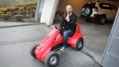Tommy Fredvang i trøbil - Tommy Fredvang satte ny rekord. Men det var kanskje ikke så rart. Han var jo første mann ut i Lokalens nye topgear-inspirerte fredagskonkurranse «Kjendis i trøbil».