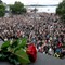 Rosesamling i hele landet for å minnes ofrene på Utøya og i Oslo. Rosesamling i hele landet for å minnes ofrene på Utøya og i Oslo.