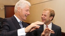 Heikki Holmås og Bill Clinton (Foto: Svein Bæra/Utenriksdepartementet/NTB scanpix) Heikki Holmås og Bill Clinton (Foto: Svein Bæra/Utenriksdepartementet/NTB scanpix)