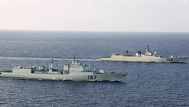 Kinesiske marinefartøy i Adenbukta utenfor Somalia (Foto: Yu Zhangcai/AP) Kinesiske marinefartøy i Adenbukta utenfor Somalia (Foto: Yu Zhangcai/AP)