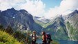 Opp fra Vike mot Reinsvassbu. Hoemsdalen med Gjuratinden i bakgrunnen.