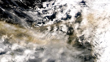 Askesky over Vestlandet 15. april (Foto: Nasa Goddard Space Flight Center)
