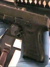Pistol, spansk politi (Foto: Spansk politi/Reuters) Pistol, spansk politi (Foto: Spansk politi/Reuters)