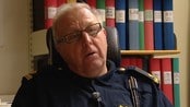 Fortsatt lov i Sverige - Et forbud mot mobiltelefon i bil har ingen hensikt mener svenske forskere. Mens vi her hjemme får en skjerping av mobilbruken i bil neste år - er det fritt fram for å fikle med telefonen bak rattet i Sverige. 
