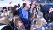 Laget russelandsby på Viking stadion - 16. mai er D-dagen for russen. Iår har de tatt opp igjen tradisjonen med å samle seg til Vikingkamp - med egen russelandsby foran Viking stadion.
