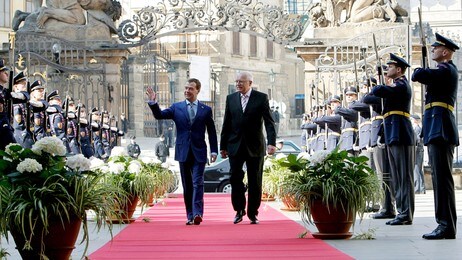 CZECH-US-RUSSIA-NUCLEAR-POLITICS-KLAUS-MEDVEDEV (Foto: DMITRY ASTAKHOV/AFP) CZECH-US-RUSSIA-NUCLEAR-POLITICS-KLAUS-MEDVEDEV (Foto: DMITRY ASTAKHOV/AFP)