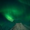 Fantatsisk nordlys en iskald vinterkveld over Kabelvåg i Lofoten. Se hvordan strjenene kan skimtes gjennom nordlyset! En helt magisk opplevelse som jeg aldri kommer til å glemme, skriver fotograf Anders Hoft.