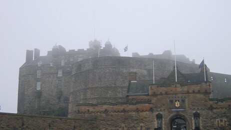 Inngangen til Castle of Edinburgh. (Foto: Nina Skurtveit/NRK) Inngangen til Castle of Edinburgh. (Foto: Nina Skurtveit/NRK)
