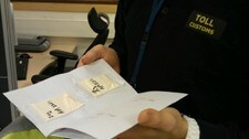 Syntetisk hasj forsøkt smugla med posten (Foto: Tollvesenet) Syntetisk hasj forsøkt smugla med posten (Foto: Tollvesenet)