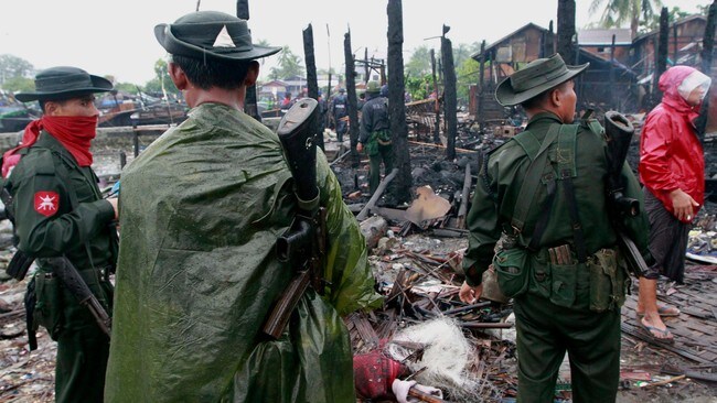 Sammenstøt i Myanmar (Foto: Khin Maung Win/Ap) Sammenstøt i Myanmar (Foto: Khin Maung Win/Ap)