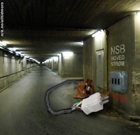 strømstans på oslo s (Foto: Fotofikling: Alltid Moro, etter en ide av Eivind W. Skifjeld) strømstans på oslo s (Foto: Fotofikling: Alltid Moro, etter en ide av Eivind W. Skifjeld)