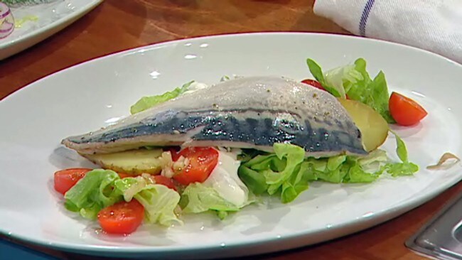 Syltet makrell med tomatsalat (NRK) Syltet makrell med tomatsalat (NRK)