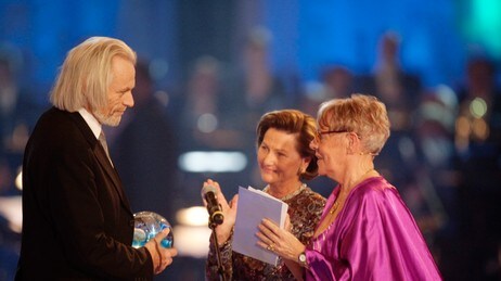 Vidar Bøe fikk utdelt prisen for årets ildsjel av dronning Sonja og idrettspresident Tove Paule. (Foto: Kristoffer Øverli Andersen/Scanpix)