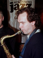 Bendik Hofseth spiller på jazzkafeen 'Herr Nielsen' 1997 (Foto: Poppe, Cornelius/SCANPIX) Bendik Hofseth spiller på jazzkafeen 'Herr Nielsen' 1997 (Foto: Poppe, Cornelius/SCANPIX)