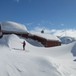 Mye snø i tunet på Stranddalshytta
