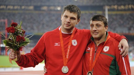 Vadim Devyatovsky (t.v.) og Ivan Tikhan (Foto: FABRICE COFFRINI/AFP) Vadim Devyatovsky (t.v.) og Ivan Tikhan (Foto: FABRICE COFFRINI/AFP)