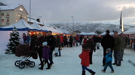 Julemarked Narvik (Foto: Mona Gingstad/NRK) Julemarked Narvik (Foto: Mona Gingstad/NRK)