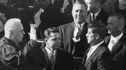 John F. Kennedy under sin edsavleggelse som president. (Foto: SCANPIX Sverige/SCANPIX) John F. Kennedy under sin edsavleggelse som president. (Foto: SCANPIX Sverige/SCANPIX)
