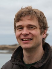Stian Fjelldal på stedet som har inspirert ham til å lage en ny låt (Foto: John Inge Johansen) Stian Fjelldal på stedet som har inspirert ham til å lage en ny låt (Foto: John Inge Johansen)