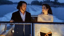 Johnny Depp as 'Frank' and Angelina Jolie as 'Elise' in Columbia Pictures' thriller THE TOURIST. (Filmweb)