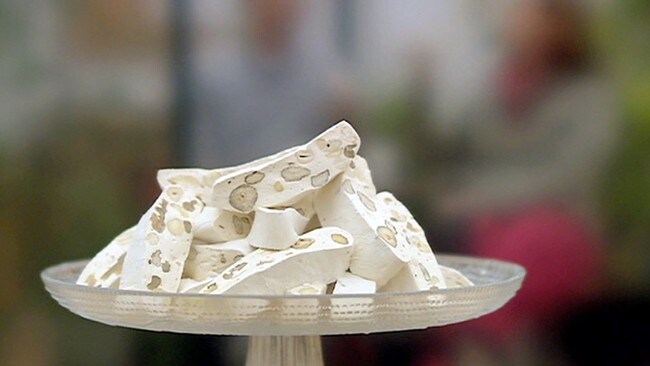 Torrone, italiensk nougat med nøtter (Foto: Fra TV-serien Fredag i hagen/SVT) Torrone, italiensk nougat med nøtter (Foto: Fra TV-serien Fredag i hagen/SVT)
