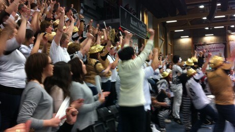 Gullhatten på i Terninen Arena (Foto: Oola Bjørlo Strande/NRK) Gullhatten på i Terninen Arena (Foto: Oola Bjørlo Strande/NRK)