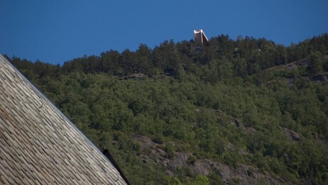 Utkiksplattforma på Stegastein sett frå Aurlandsvangen Utkiksplattforma på Stegastein sett frå Aurlandsvangen