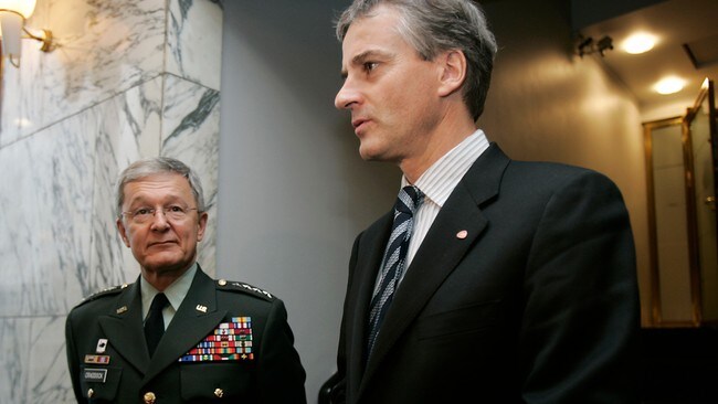 Utenriksminister Jonas Gahr Støre møtte NATOs øverstkommanderende i Europa, general Bantz Craddock  (Foto: Junge, Heiko/SCANPIX)