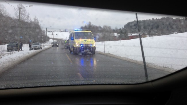 Ulykke ved Våle (Foto: Simon Solheim/NRK) Ulykke ved Våle (Foto: Simon Solheim/NRK)