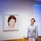 Den ekte Dronning Sonja sammen med Andy Warhols versjon.