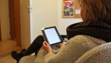 Ebok på iPad (Foto: Ana Leticia Sigvartsen/NRK) Ebok på iPad (Foto: Ana Leticia Sigvartsen/NRK)