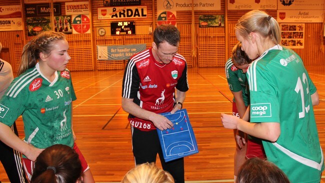 Olafur Sveinsson i timeout med Jotun (Foto: Siren B. Svortevik) Olafur Sveinsson i timeout med Jotun (Foto: Siren B. Svortevik)