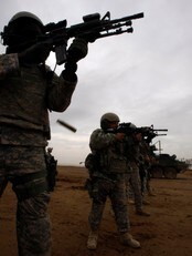 Amerikanske soldatar klare for storoffensiv i Helmand-provinsen. (Foto: Pier Paolo Cito/Scanpix/AP) Amerikanske soldatar klare for storoffensiv i Helmand-provinsen. (Foto: Pier Paolo Cito/Scanpix/AP)