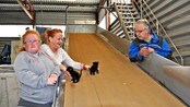 Reidun Haug Silden (bak t.v.), Sigrunn Falkevik Øye og John Svarstad (t.h.)