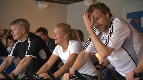 Erik Hoftun sykler for TV-aksjonen (Foto: Anne Heidi Røstad/NRK)