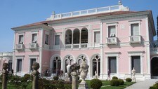 Villa Ephrussi de Rothschild sett fra hagen. (Foto: Nina Skurtveit/NRK)