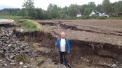 Avlinger ødelagt av flom - Etter en kald og sen vår, hadde bøndene endelig fått sådd på jordene. Så kom flommen og la mange jorder under vann. 