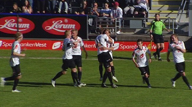 Video Sogndal - Løv-Ham, 06.06.10 (Foto: Nyhetsspiller) Video Sogndal - Løv-Ham, 06.06.10 (Foto: Nyhetsspiller)