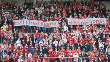 FFK hedrer Knut Torbjørn Eggen (Foto: Olsen, Linn Cathrin/SCANPIX) FFK hedrer Knut Torbjørn Eggen (Foto: Olsen, Linn Cathrin/SCANPIX)