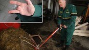 Bonde skadet hånda på jobb - Bonde skadet hånda på jobb