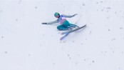 Favoritten Edelmann falt - Tino Edelmann falt under dagens hoppkonkurranse. Han tapte 21 poeng på fallet. 