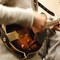 Halvard Rundberg hamrer på mandolinen. Halvard Rundberg hamrer på mandolinen.