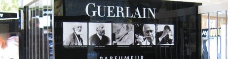 Guerlain-stand (Foto: Licensed under the Creative Commons Attribution-Share Alike 3.0 Unported license.) Guerlain-stand (Foto: Licensed under the Creative Commons Attribution-Share Alike 3.0 Unported license.)