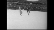 Folk på Frogner stadion 1914 - Folk som går på skøyter på Frogner stadion i 1914