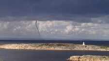 Skypumpe inn over Østfold (Foto: Jan Georg Vedeler/NRK)