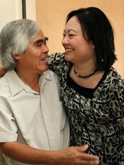 Kim Phuc (t.h.) og Nick Ut (Foto: Jae C. Hong/Ap) Kim Phuc (t.h.) og Nick Ut (Foto: Jae C. Hong/Ap)