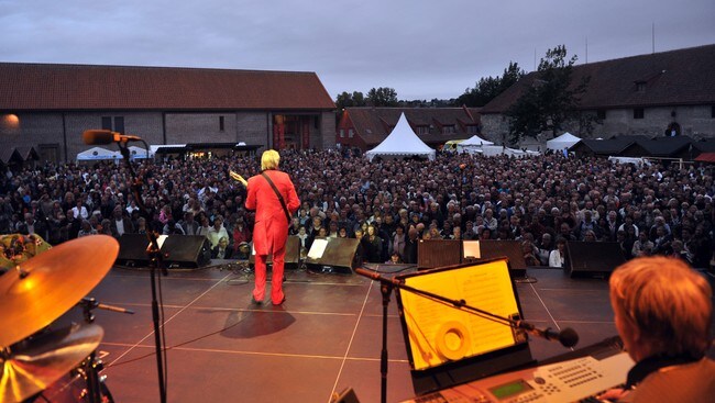 2500 tilskuere hadde møtt opp for å hylle Gustav Lorentzen under Olavsfestdagene i Trondheim (Foto: Carl-Erik Eriksson/Olavsfestdagene)