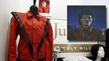 Thriller - Michael Jackson - jakka auksjoneres bort. (AP) Thriller - Michael Jackson - jakka auksjoneres bort. (AP)